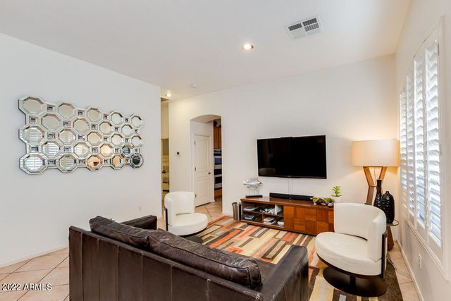 2037 W PERIWINKLE Way, Chandler, AZ 85248