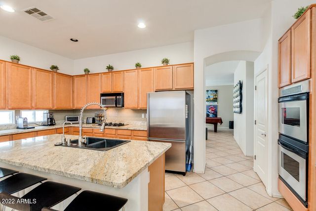 2037 W PERIWINKLE Way, Chandler, AZ 85248