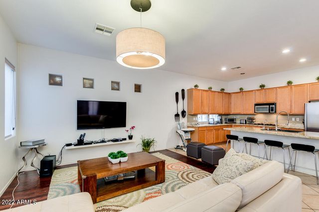 2037 W PERIWINKLE Way, Chandler, AZ 85248