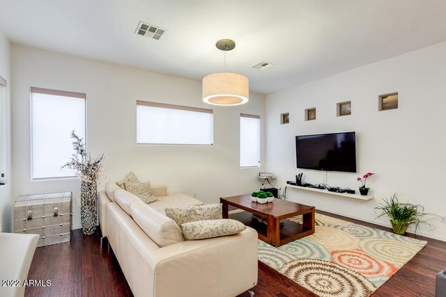 2037 W PERIWINKLE Way, Chandler, AZ 85248