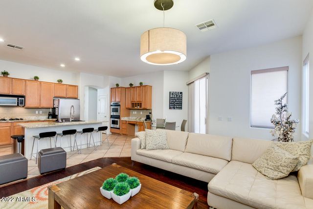 2037 W PERIWINKLE Way, Chandler, AZ 85248