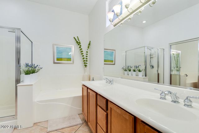 2037 W PERIWINKLE Way, Chandler, AZ 85248