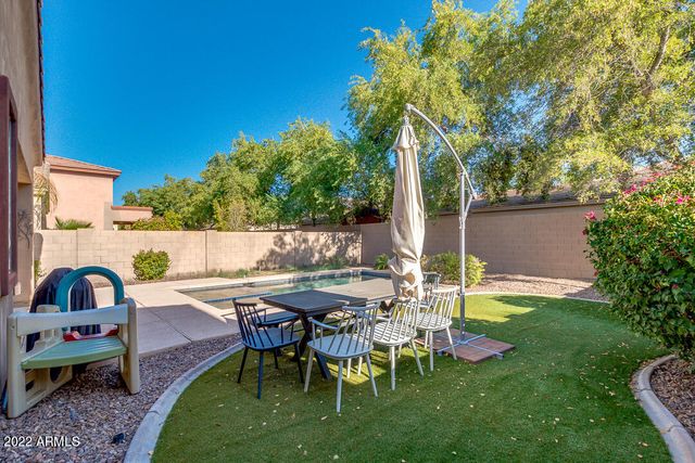 2037 W PERIWINKLE Way, Chandler, AZ 85248