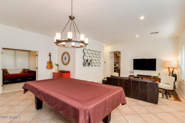 2037 W PERIWINKLE Way, Chandler, AZ 85248