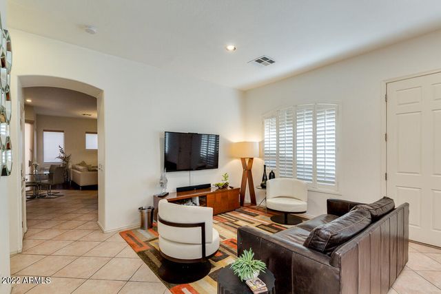 2037 W PERIWINKLE Way, Chandler, AZ 85248