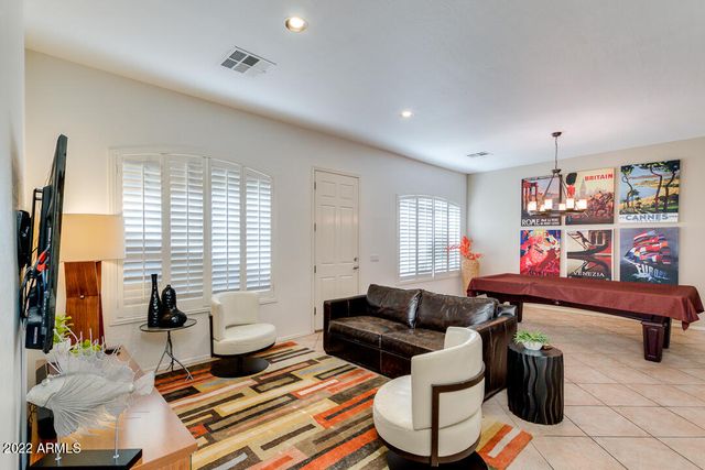 2037 W PERIWINKLE Way, Chandler, AZ 85248