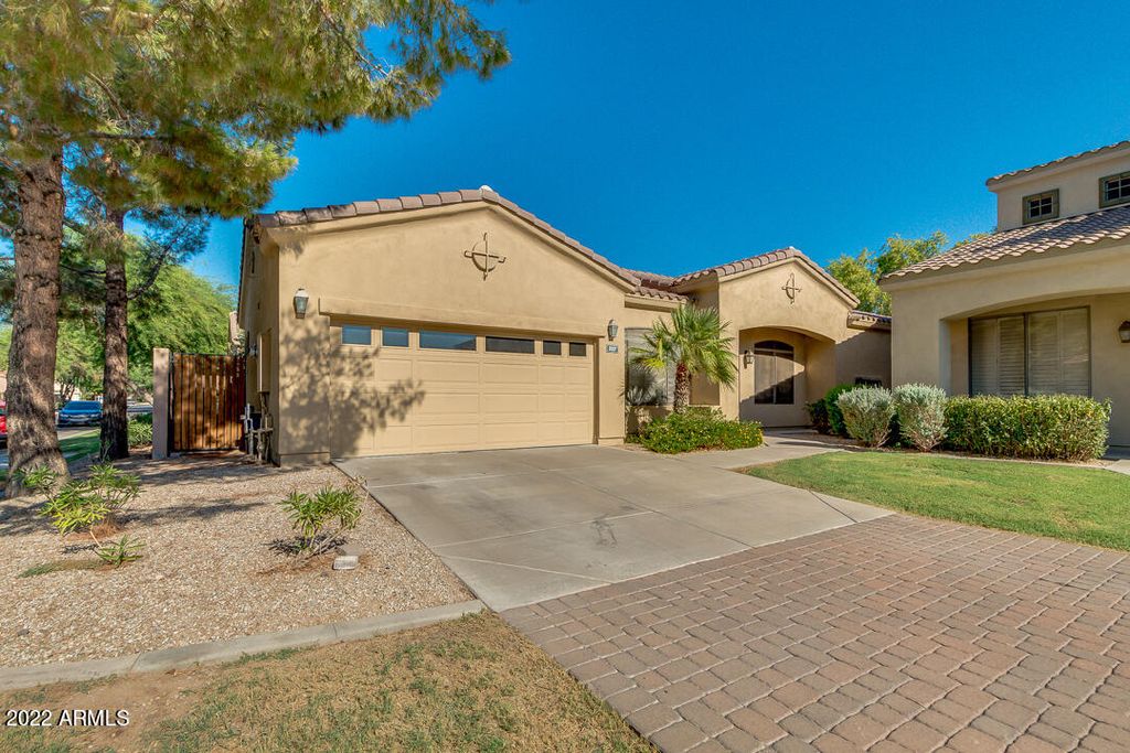 2037 W PERIWINKLE Way, Chandler, AZ 85248