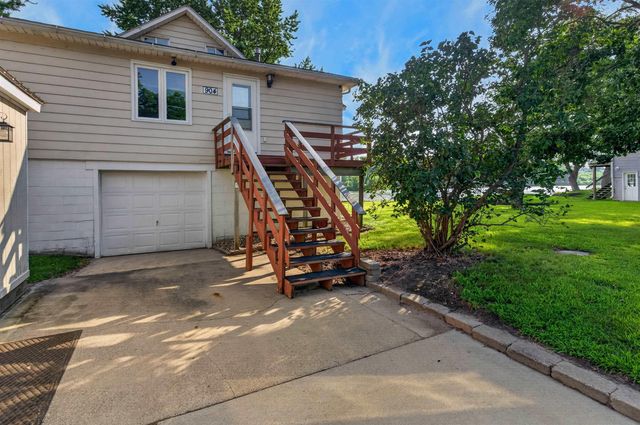 904 Cottage Row Lane, Cedar Falls, IA 50613