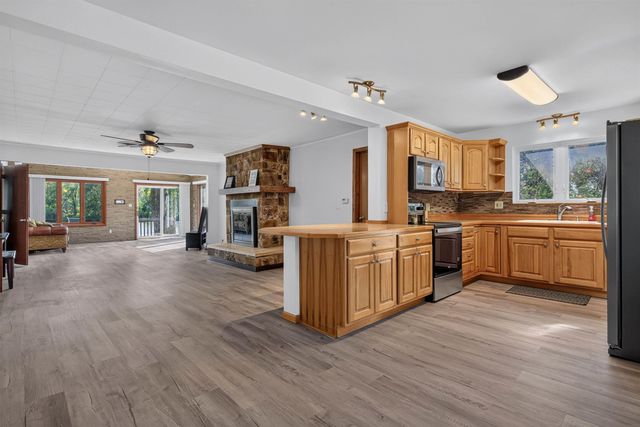 904 Cottage Row Lane, Cedar Falls, IA 50613