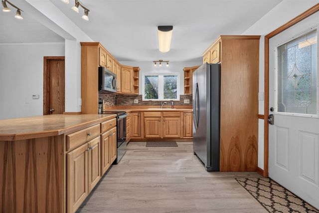 904 Cottage Row Lane, Cedar Falls, IA 50613