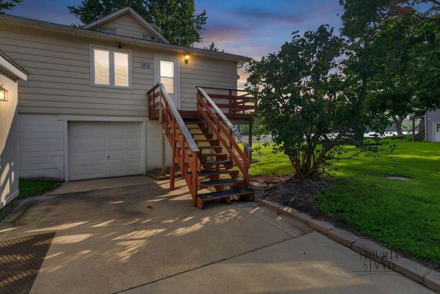 904 Cottage Row Lane, Cedar Falls, IA 50613