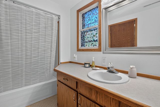 904 Cottage Row Lane, Cedar Falls, IA 50613