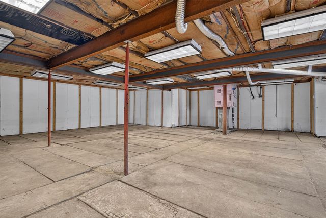 904 Cottage Row Lane, Cedar Falls, IA 50613
