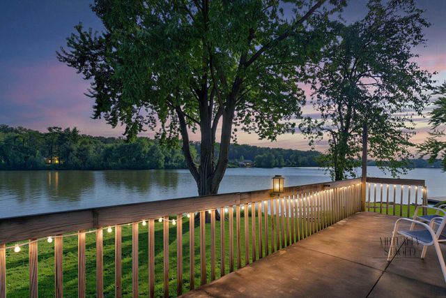 904 Cottage Row Lane, Cedar Falls, IA 50613