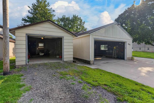 904 Cottage Row Lane, Cedar Falls, IA 50613
