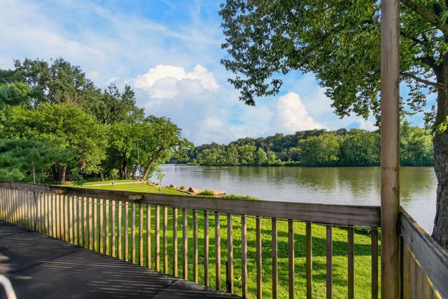 904 Cottage Row Lane, Cedar Falls, IA 50613