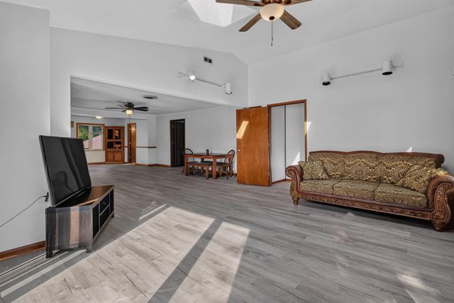 904 Cottage Row Lane, Cedar Falls, IA 50613