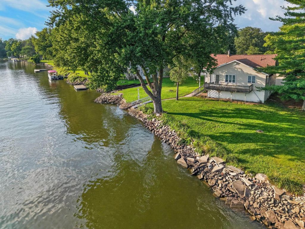 904 Cottage Row Lane, Cedar Falls, IA 50613