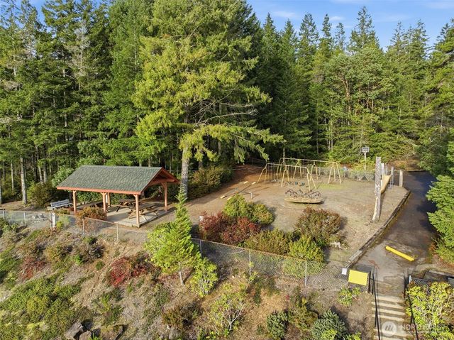 30 NE Lake Place, Tahuya, WA 98588