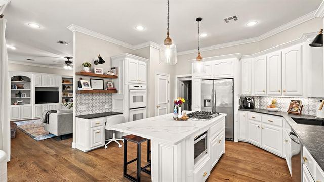 3608 Meadow Lane, Moore, OK 73160
