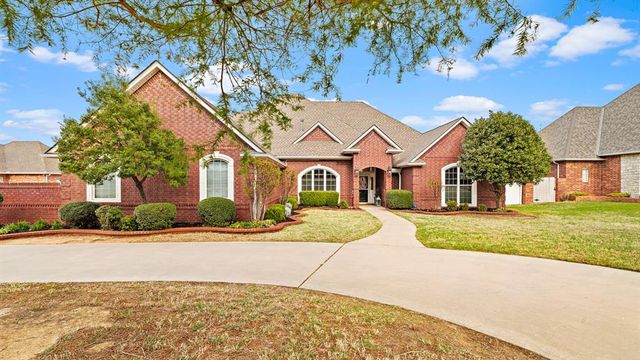 3608 Meadow Lane, Moore, OK 73160