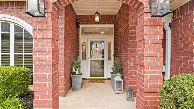3608 Meadow Lane, Moore, OK 73160