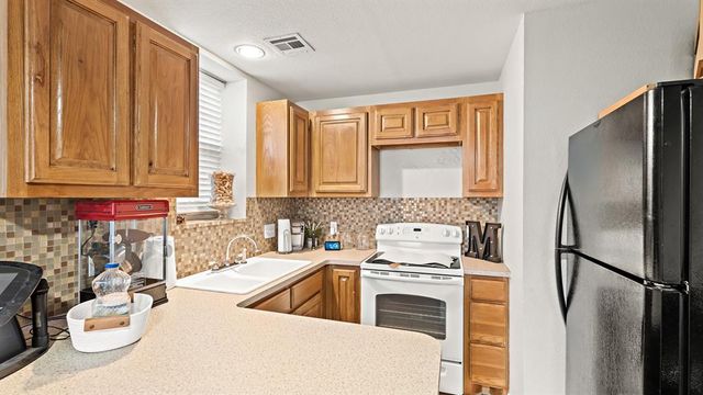 3608 Meadow Lane, Moore, OK 73160
