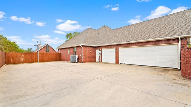 3608 Meadow Lane, Moore, OK 73160