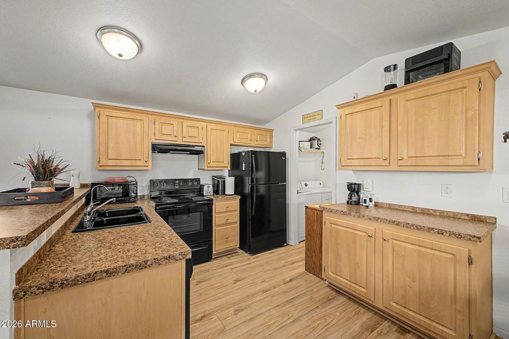 Image 13 of property listing at 834 S MERIDIAN Road 46, Apache Junction, AZ 85120