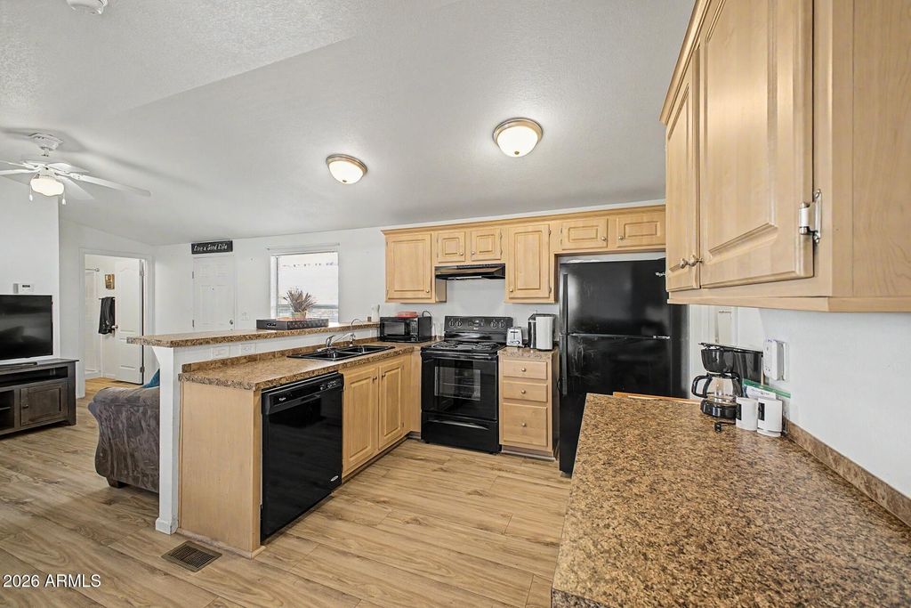 Image 4 of property listing at 834 S MERIDIAN Road 46, Apache Junction, AZ 85120