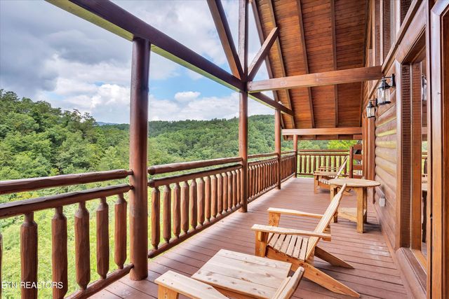 1106 Black Bear Cub Way, Sevierville, TN 37862