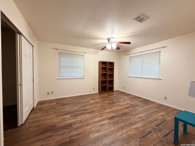 215 WHISPER WOOD LN, San Antonio, TX 78216