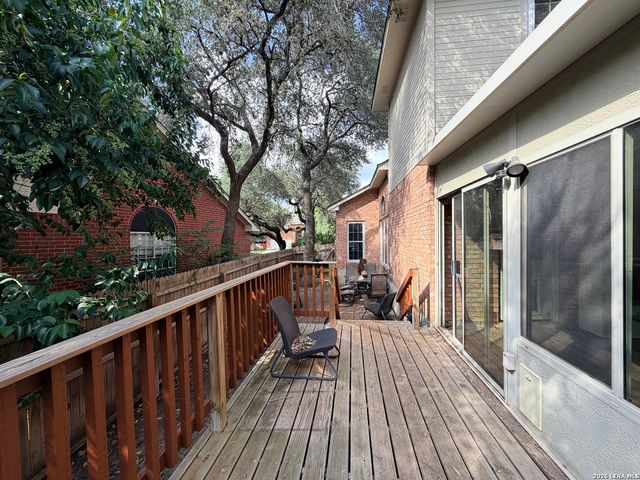 215 WHISPER WOOD LN, San Antonio, TX 78216
