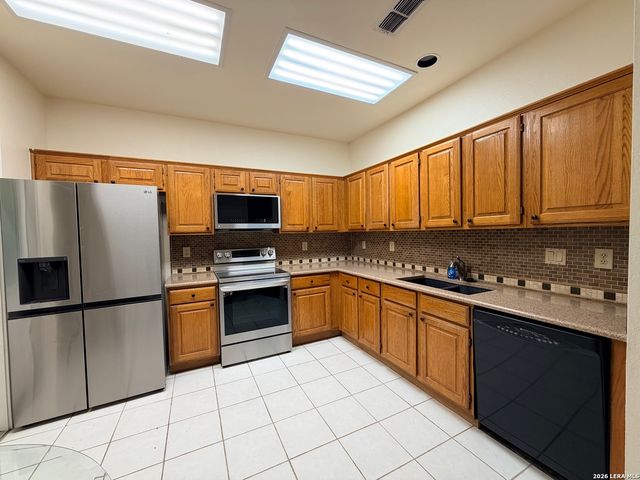 215 WHISPER WOOD LN, San Antonio, TX 78216