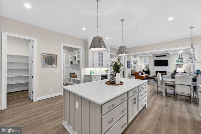 606 MEADOW LN SW, Vienna, VA 22180
