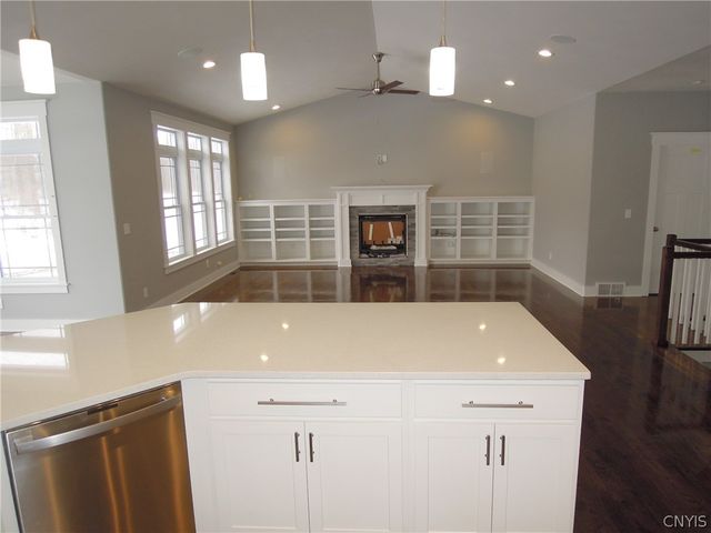 8541 Angus Path, Cicero, NY 13039