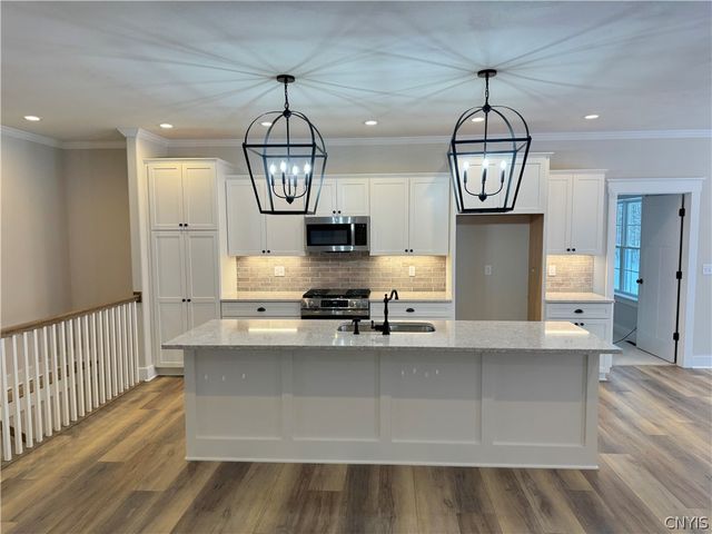 8541 Angus Path, Cicero, NY 13039