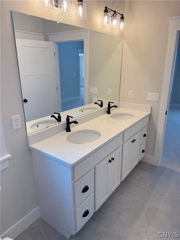 8541 Angus Path, Cicero, NY 13039