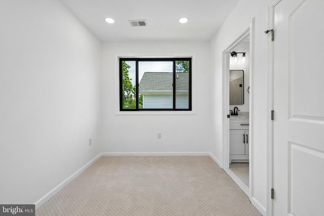 3108 ADAMS ST NE, Washington, DC 20018