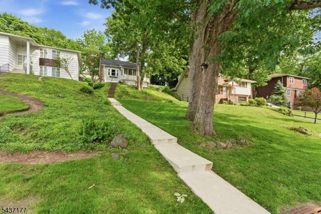 68 Westover Ave, West Caldwell Twp., NJ 07006