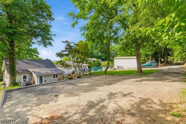 68 Westover Ave, West Caldwell Twp., NJ 07006