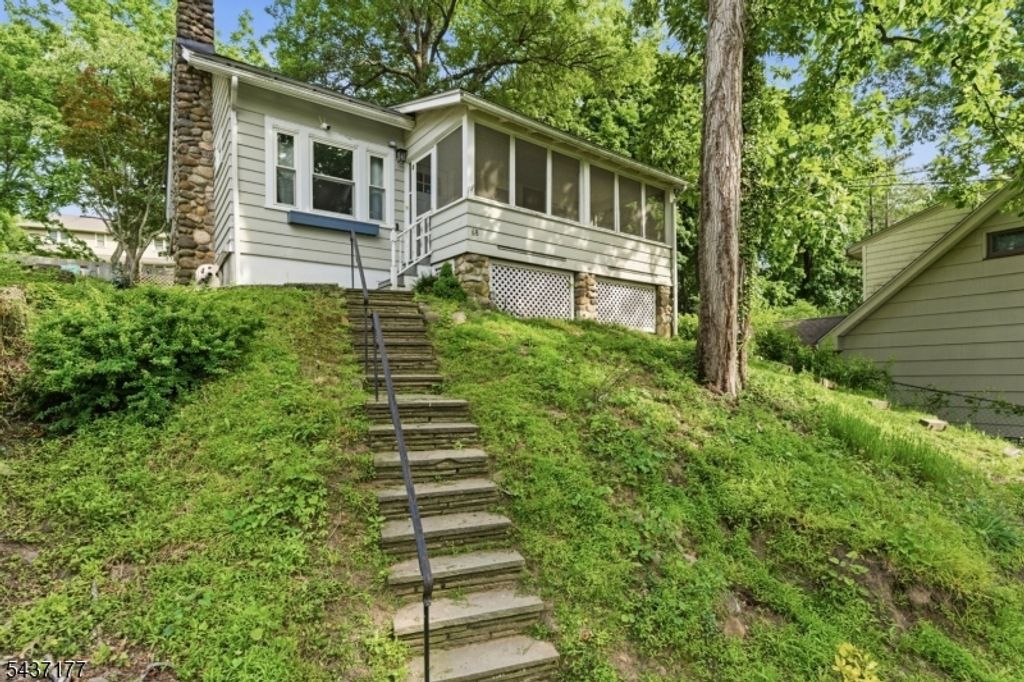 68 Westover Ave, West Caldwell Twp., NJ 07006