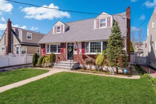 305 Seidman Place, Franklin Square, NY 11010