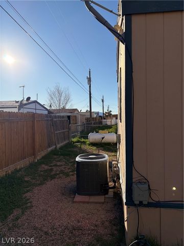 281 West Ellendale Street, Pahrump, NV 89048