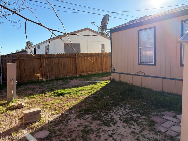 281 West Ellendale Street, Pahrump, NV 89048