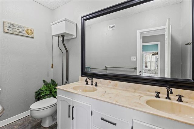 235 Baratara W Drive, Chickasaw, AL 36611