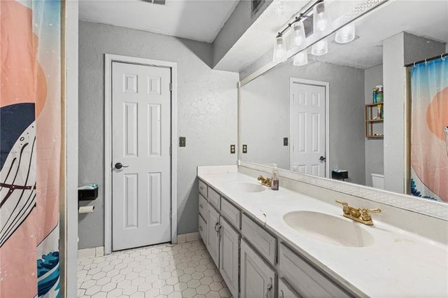 235 Baratara W Drive, Chickasaw, AL 36611