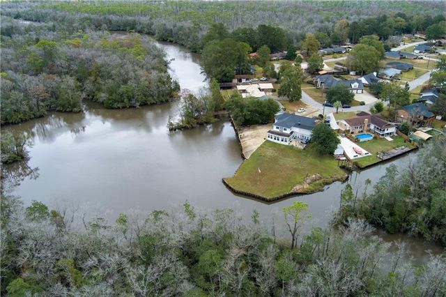 235 Baratara W Drive, Chickasaw, AL 36611