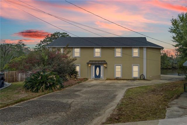 235 Baratara W Drive, Chickasaw, AL 36611