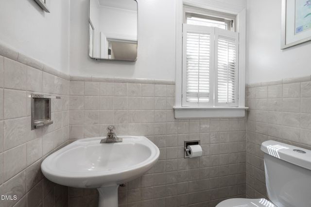 68 Oakwood Drive, Chapel Hill, NC 27517